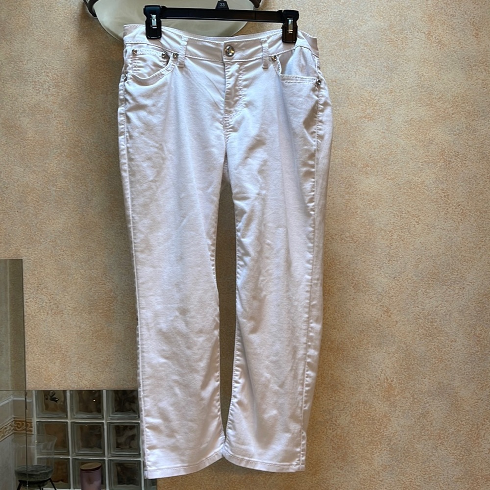 APT.9 white denim capris, size 8